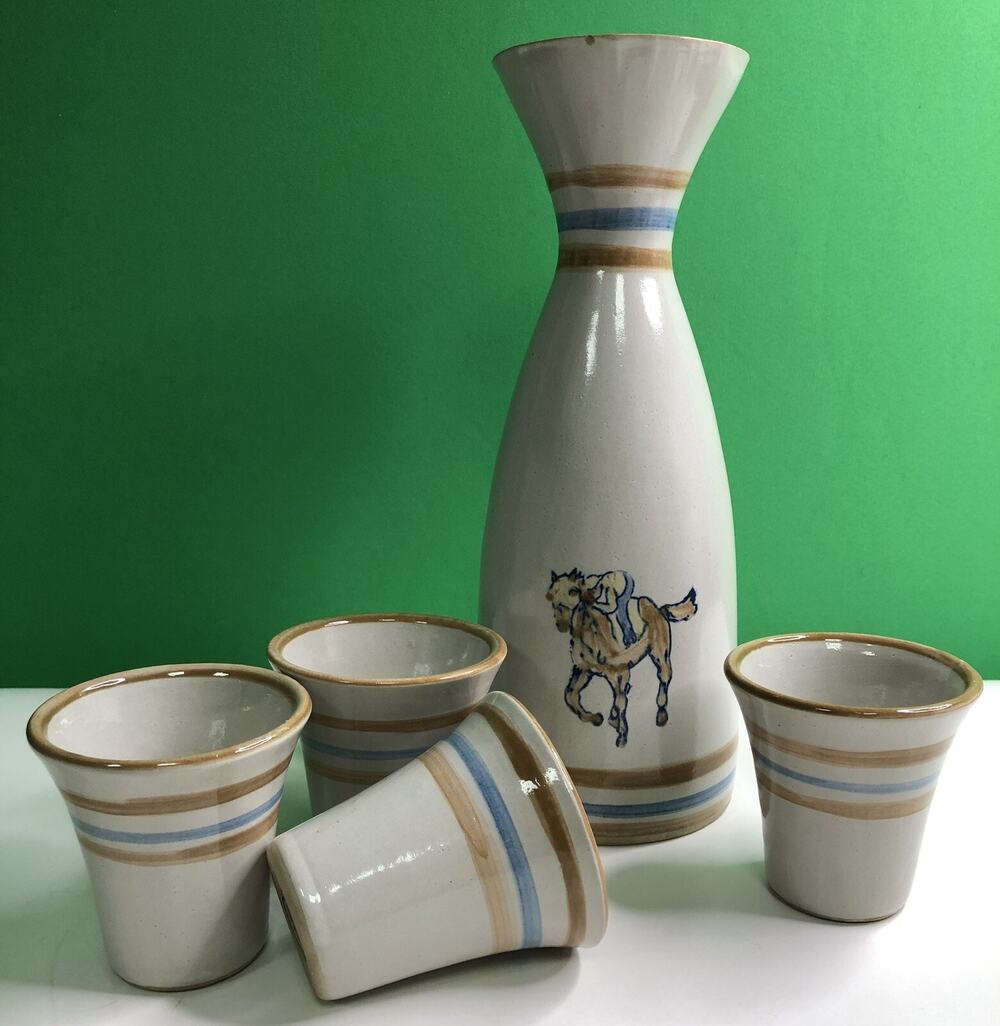 Vintage LOUISVILLE STONEWARE Made In KENTUCKY Derby DECANTER Carafe & 4 CUPS SET
